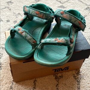 ☀️Teva Green & Strawberry Sandals!🍓